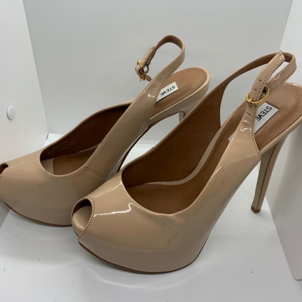 Steeve Madden nude heels